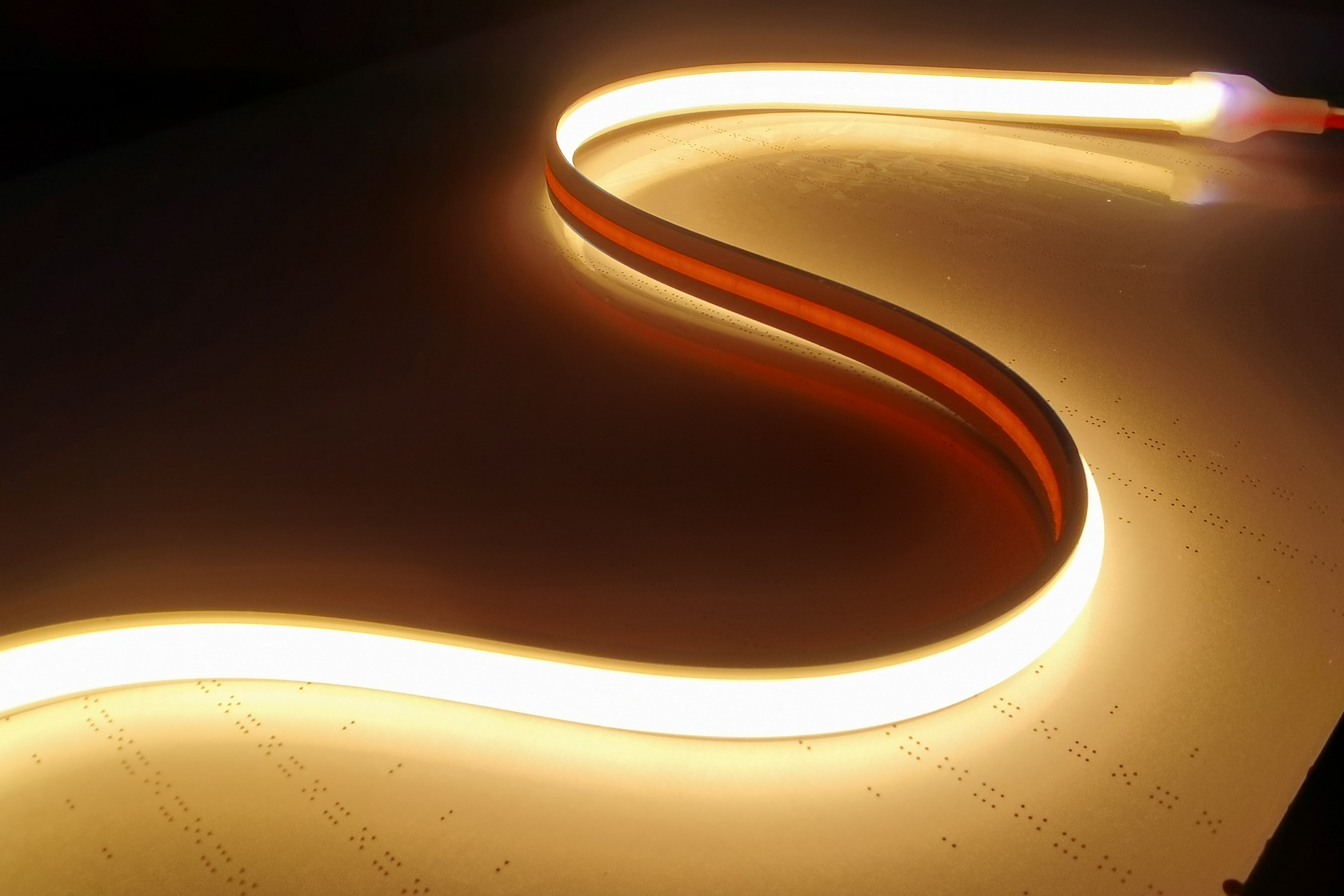 brez svetlobnih točk COB led trak